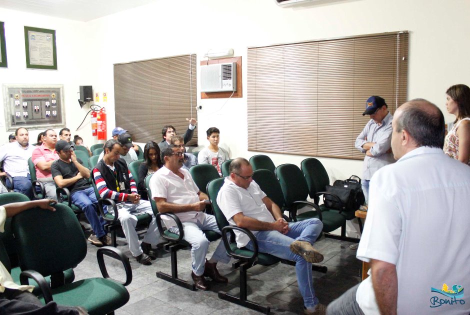 Reunião referente as regras para uso do aterro controlado de Bonito