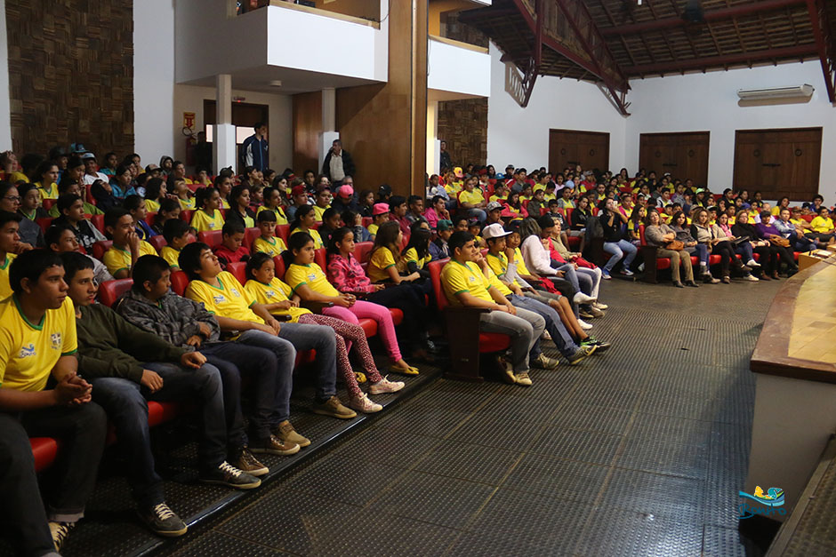 Projeto 'Conhecer Bonito' faz com que alunos do município vivenciem o turismo na prática