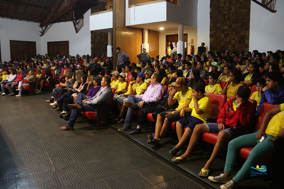 Projeto 'Conhecer Bonito' faz com que alunos do município vivenciem o turismo na prática