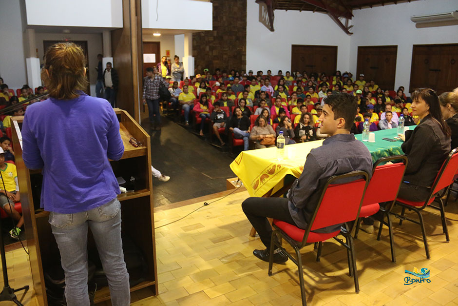 Projeto 'Conhecer Bonito' faz com que alunos do município vivenciem o turismo na prática