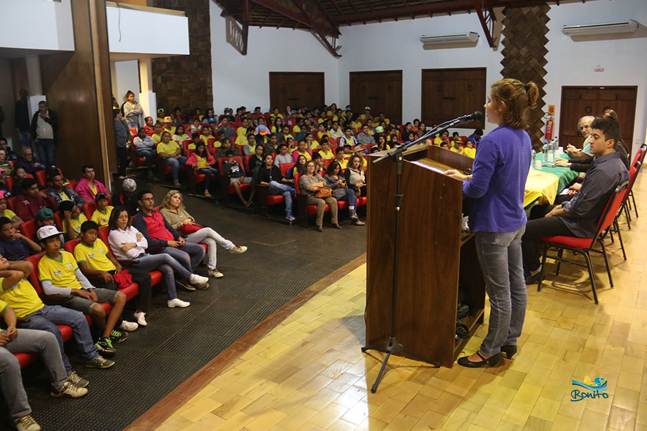 Projeto 'Conhecer Bonito' faz com que alunos do município vivenciem o turismo na prática