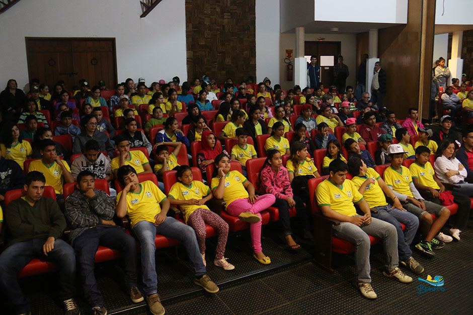 Projeto 'Conhecer Bonito' faz com que alunos do município vivenciem o turismo na prática