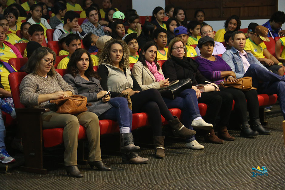 Projeto 'Conhecer Bonito' faz com que alunos do município vivenciem o turismo na prática