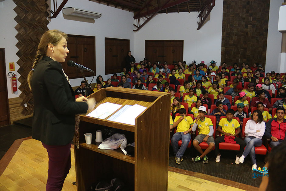 Projeto 'Conhecer Bonito' faz com que alunos do município vivenciem o turismo na prática