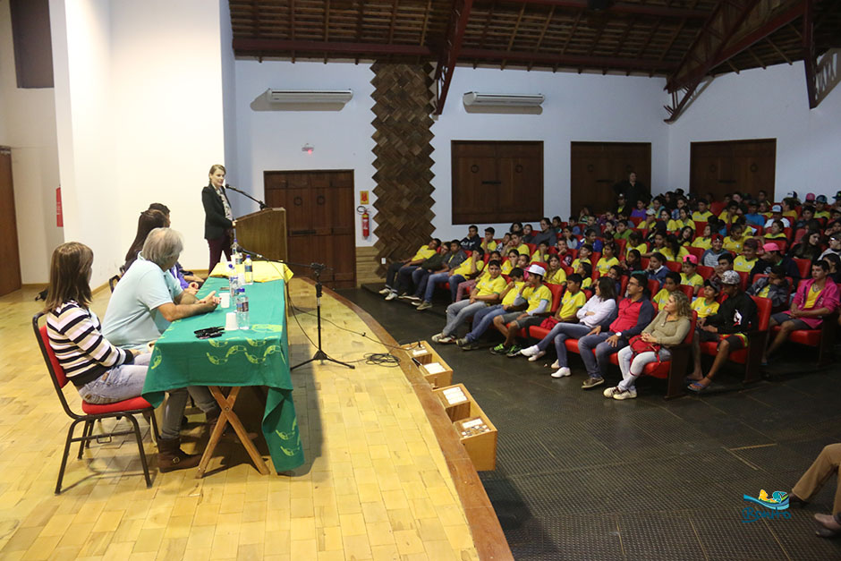Projeto 'Conhecer Bonito' faz com que alunos do município vivenciem o turismo na prática