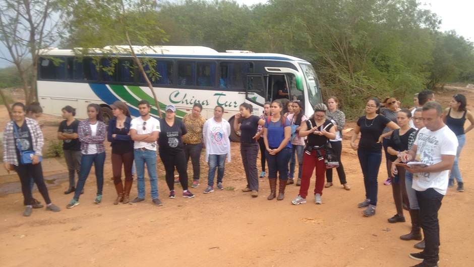 Acadêmicos da UEMS de Ivinhema visitam aterro controlado e viveiro municipal de Bonito