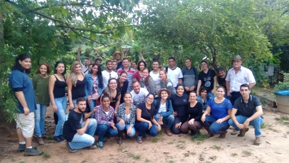 Acadêmicos da UEMS de Ivinhema visitam aterro controlado e viveiro municipal de Bonito