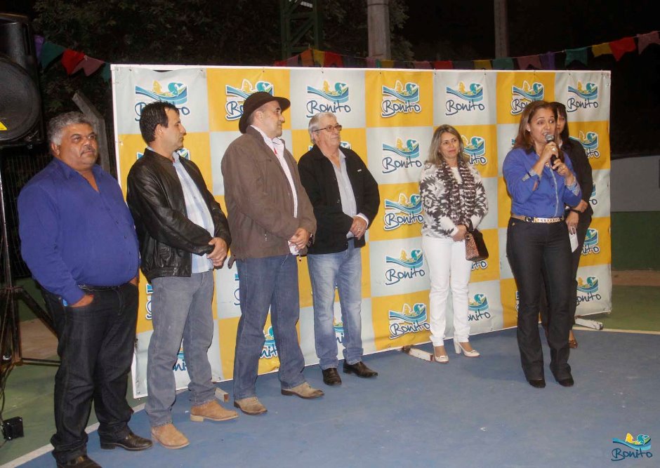 Prefeitura entrega cobertura de escola e promove festa junina, confira as fotos!