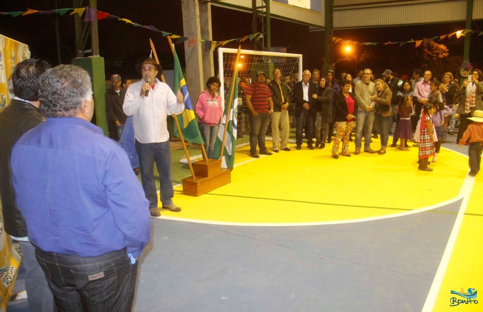 Prefeitura entrega cobertura de escola e promove festa junina, confira as fotos!