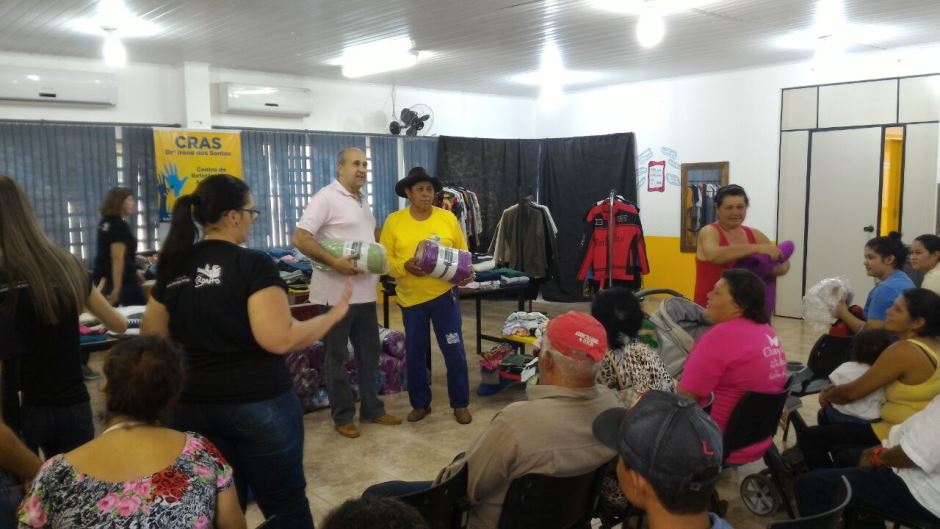 Assistência Social realiza entrega de cobertores e roupas em Bonito
