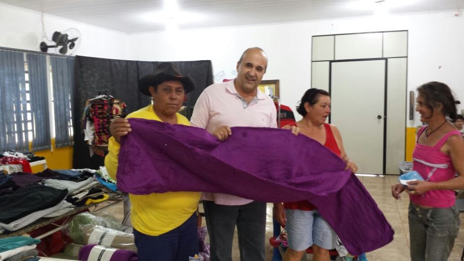 Assistência Social realiza entrega de cobertores e roupas em Bonito