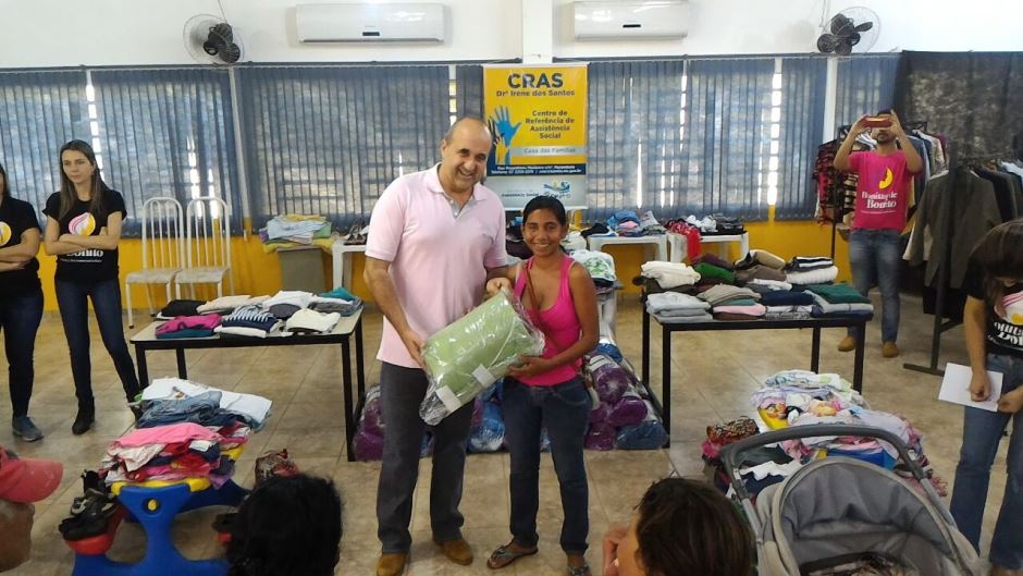 Assistência Social realiza entrega de cobertores e roupas em Bonito