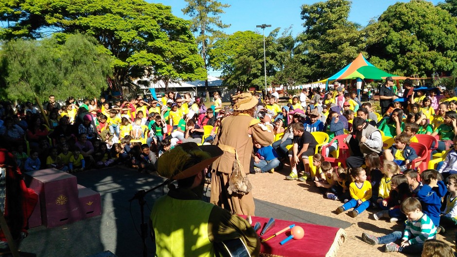 Participação de estudantes, cinema e ciranda são destaque no segundo dia da Flib