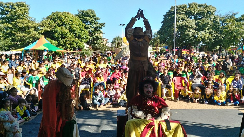 Participação de estudantes, cinema e ciranda são destaque no segundo dia da Flib