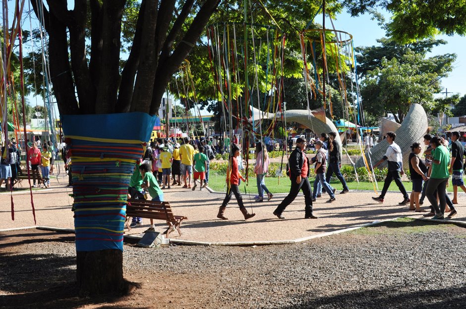 Participação de estudantes, cinema e ciranda são destaque no segundo dia da Flib