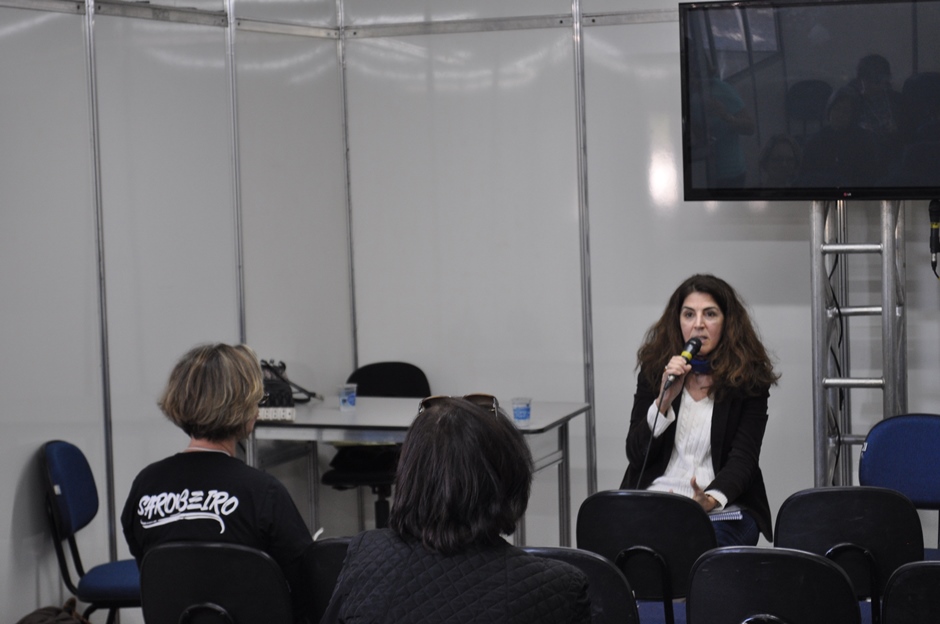 Participação de estudantes, cinema e ciranda são destaque no segundo dia da Flib