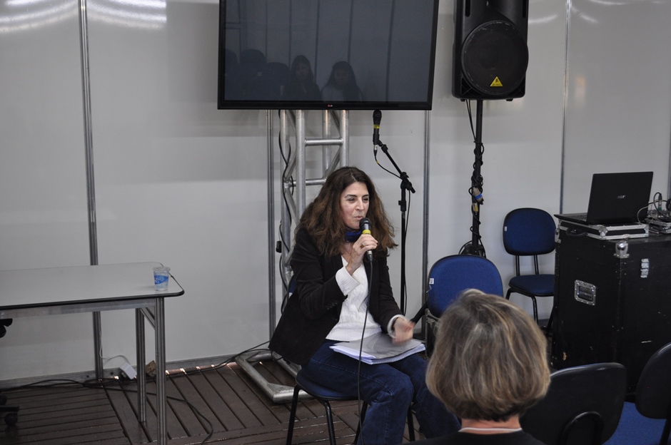 Participação de estudantes, cinema e ciranda são destaque no segundo dia da Flib