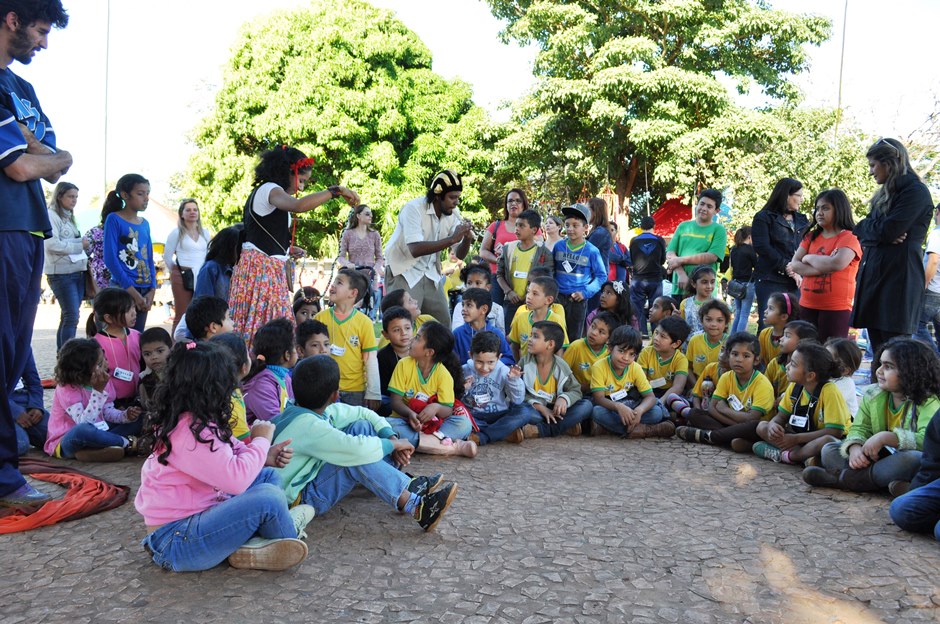 Participação de estudantes, cinema e ciranda são destaque no segundo dia da Flib