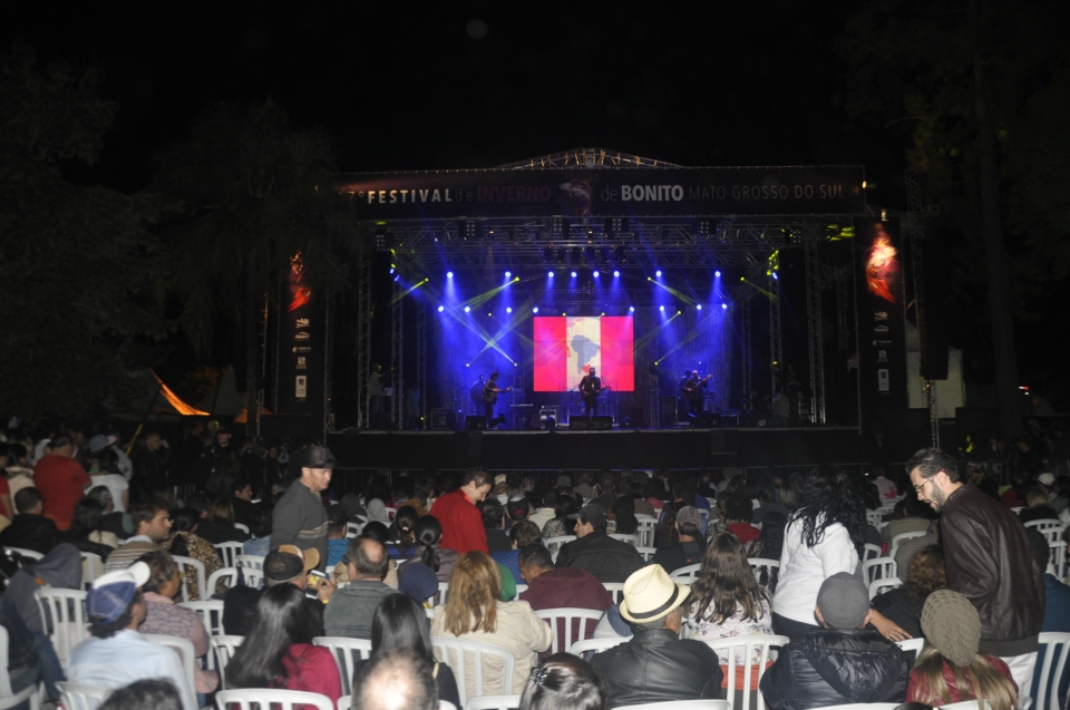 1º Dia de Festival: Recepção do governador, oficina, cortejo, homenagens e muita arte