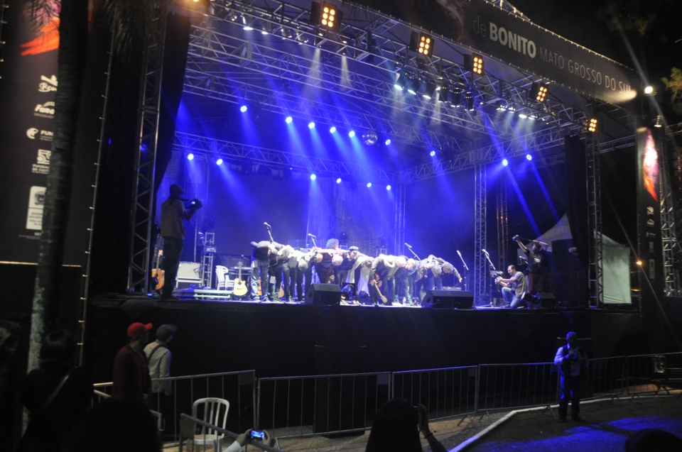 1º Dia de Festival: Recepção do governador, oficina, cortejo, homenagens e muita arte
