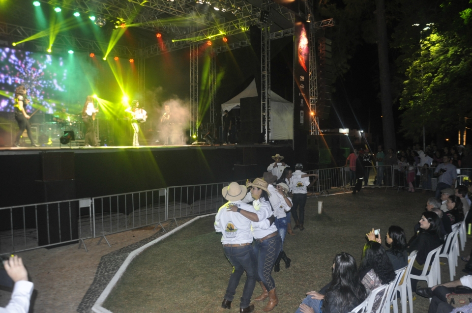 1º Dia de Festival: Recepção do governador, oficina, cortejo, homenagens e muita arte