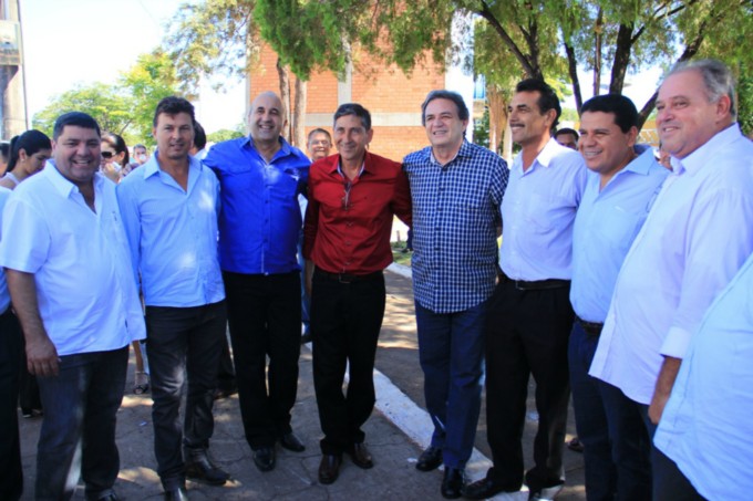 Bonito recebe motoniveladora do PAC2