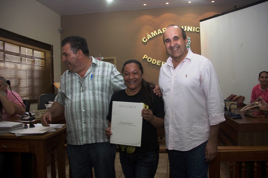 Entrega das escrituras dos lotes dos funcionários públicos municipais de Bonito
