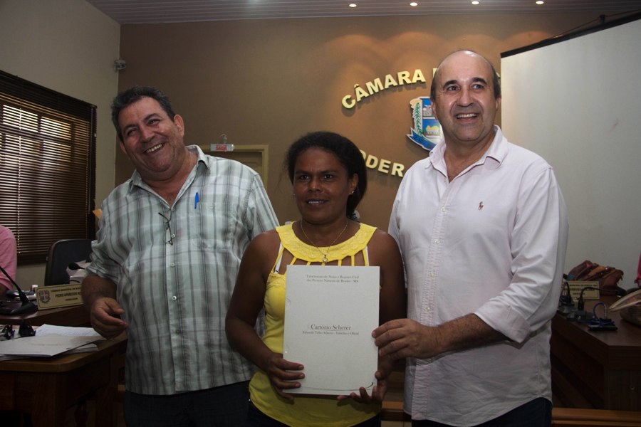 Entrega das escrituras dos lotes dos funcionários públicos municipais de Bonito
