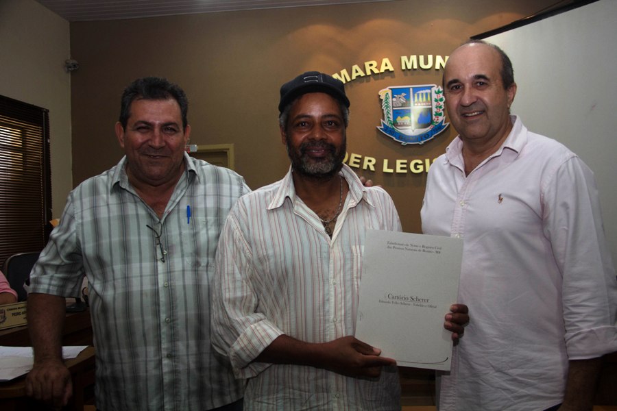 Entrega das escrituras dos lotes dos funcionários públicos municipais de Bonito