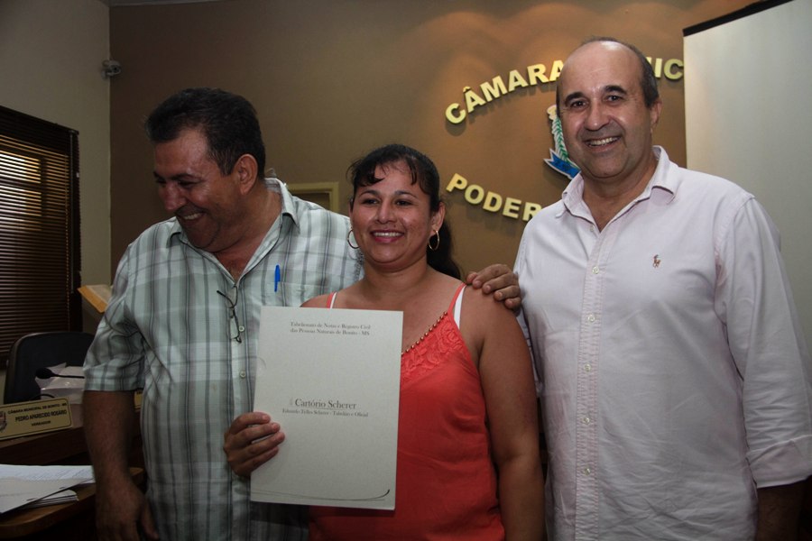 Entrega das escrituras dos lotes dos funcionários públicos municipais de Bonito