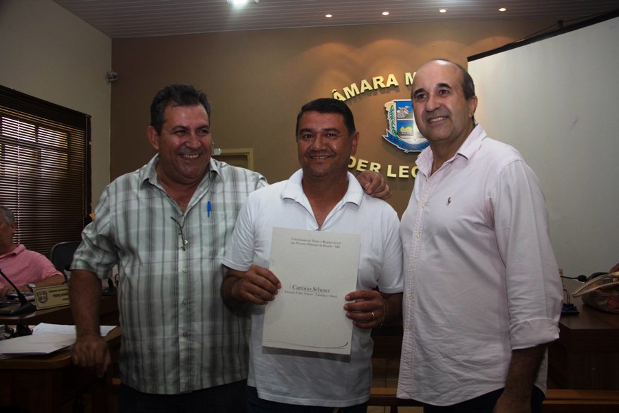 Entrega das escrituras dos lotes dos funcionários públicos municipais de Bonito