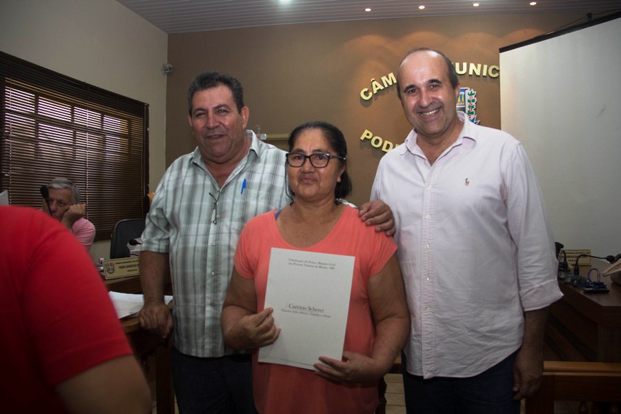 Entrega das escrituras dos lotes dos funcionários públicos municipais de Bonito