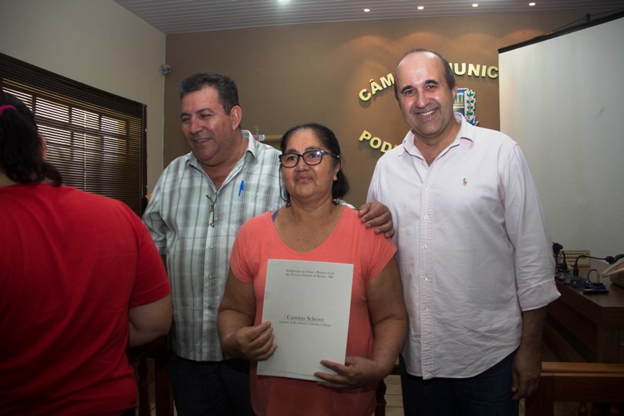 Entrega das escrituras dos lotes dos funcionários públicos municipais de Bonito