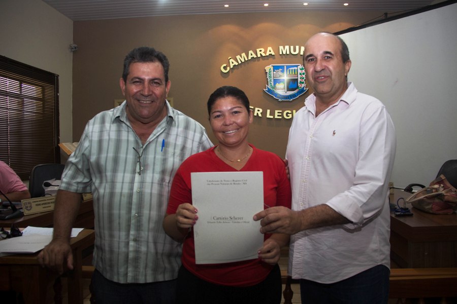 Entrega das escrituras dos lotes dos funcionários públicos municipais de Bonito