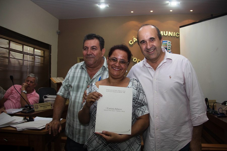 Entrega das escrituras dos lotes dos funcionários públicos municipais de Bonito