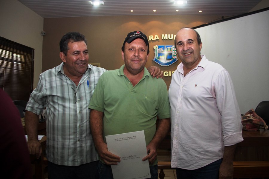 Entrega das escrituras dos lotes dos funcionários públicos municipais de Bonito
