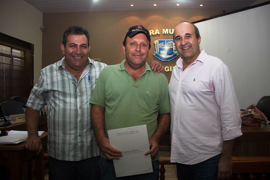 Entrega das escrituras dos lotes dos funcionários públicos municipais de Bonito