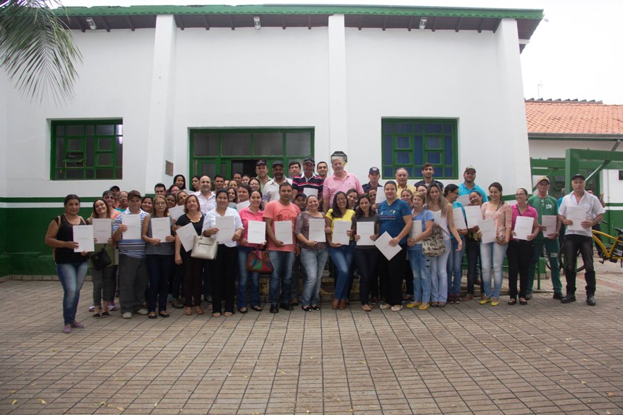 Entrega das escrituras dos lotes dos funcionários públicos municipais de Bonito