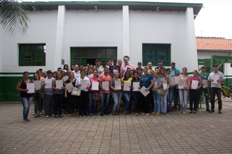 Entrega das escrituras dos lotes dos funcionários públicos municipais de Bonito