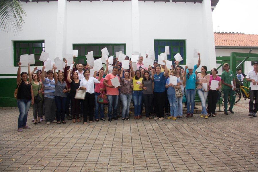 Entrega das escrituras dos lotes dos funcionários públicos municipais de Bonito
