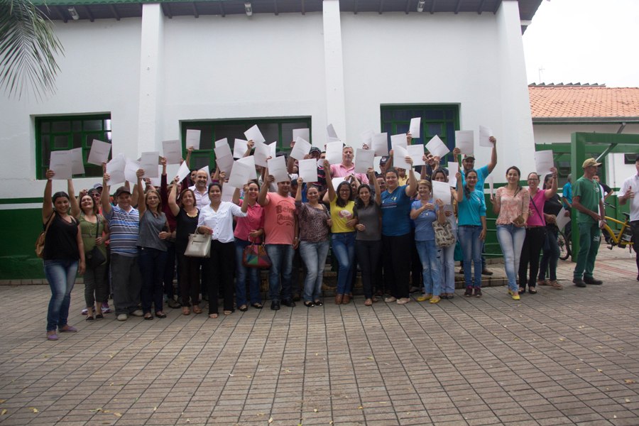 Entrega das escrituras dos lotes dos funcionários públicos municipais de Bonito