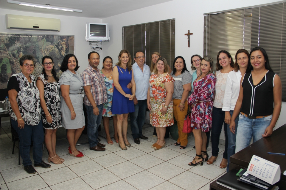 Novos diretores dos CEI e Escolas Municipais tomaram posse hoje