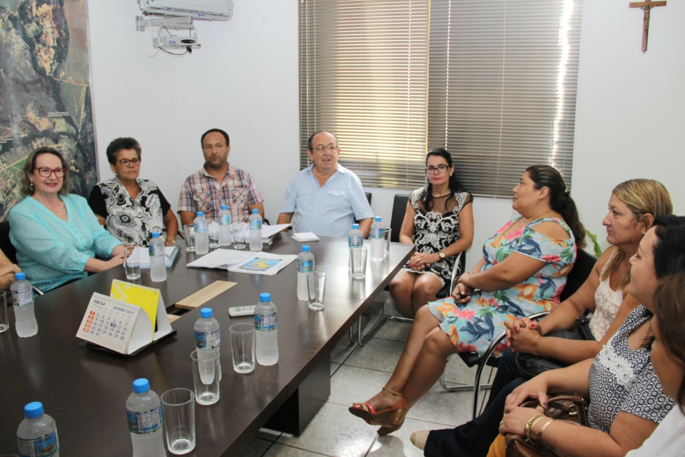 Novos diretores dos CEI e Escolas Municipais tomaram posse hoje