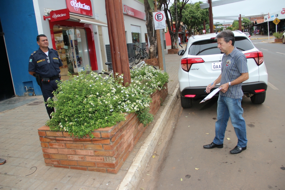 Demtrat faz levantamento das condições das placas de trânsito