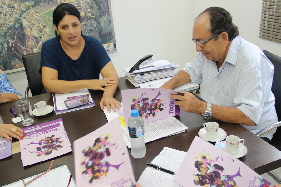 Prefeito recebe subsecretária de Políticas para as Mulheres
