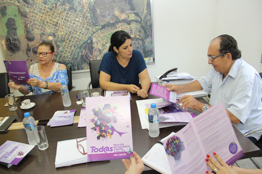 Prefeito recebe subsecretária de Políticas para as Mulheres