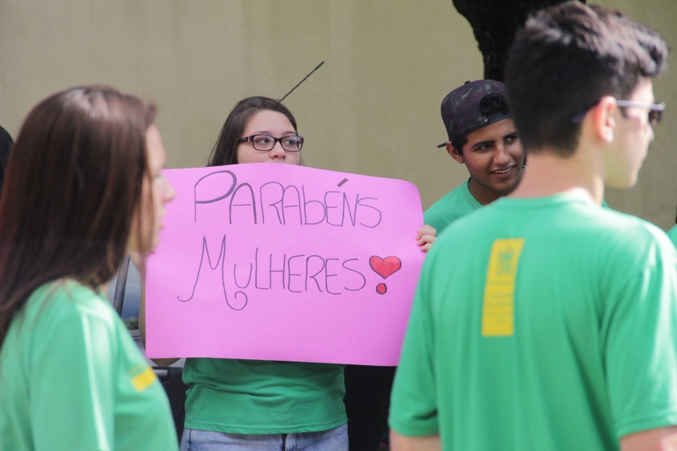 Escola Luis da Costa Falcão comemora o Dia da Mulher