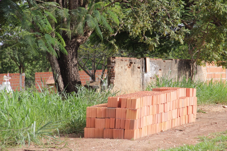 Prefeitura inicia recuperação do muro do Cemitério Municipal