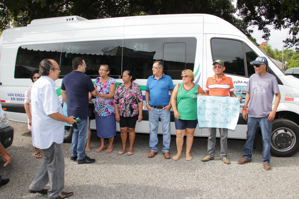 Prefeitura entrega novos veículos para a Saúde e o Meio Ambiente