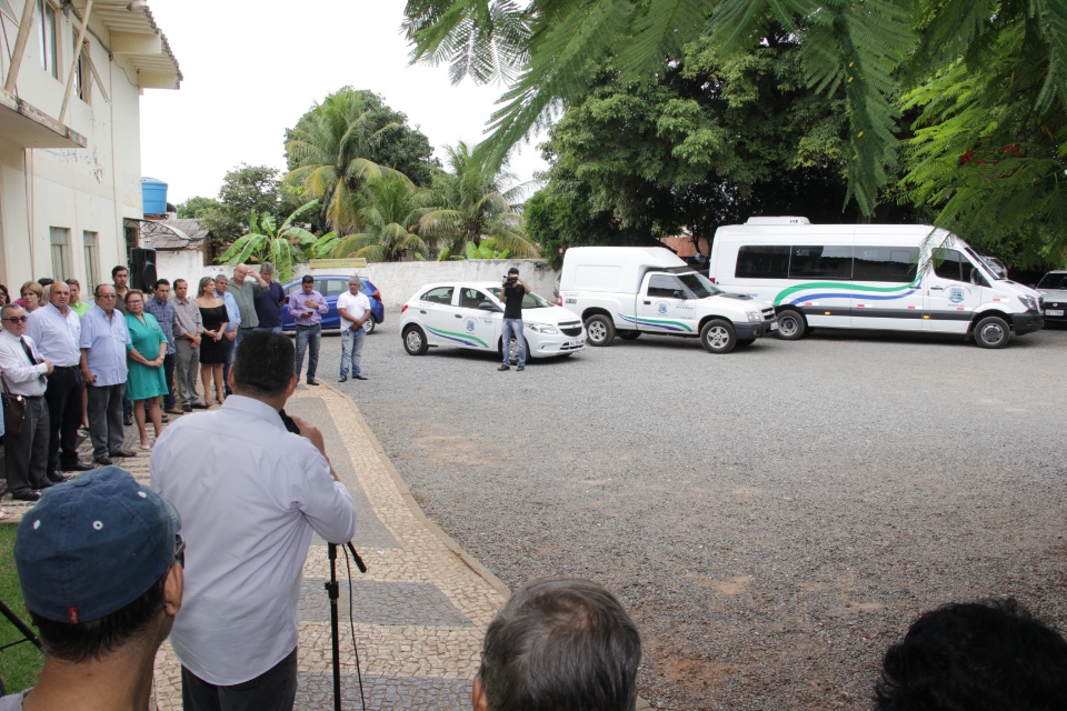 Prefeitura entrega novos veículos para a Saúde e o Meio Ambiente